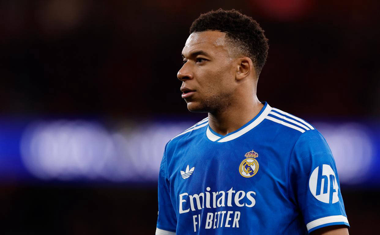 贝利之后最年轻400球传奇！姆巴佩狂刷纪录，携手西甲百年巨星行列